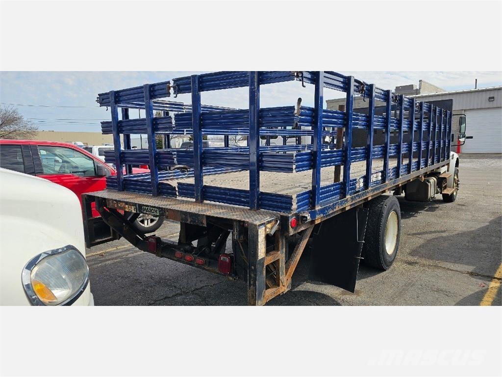 Freightliner M2 106 Platós / Ponyvás teherautók