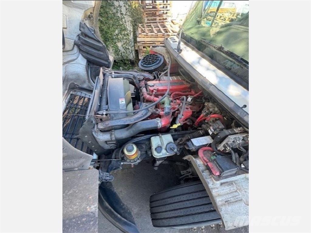 Freightliner M2 106 Dobozos teherautók