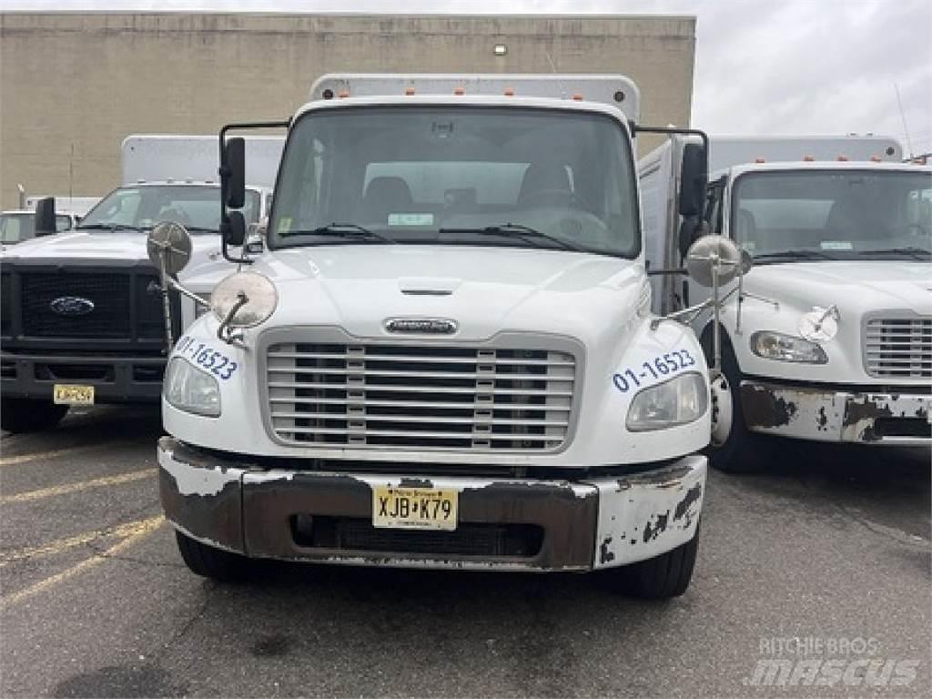 Freightliner M2106 Italszállító tehergépkocsik