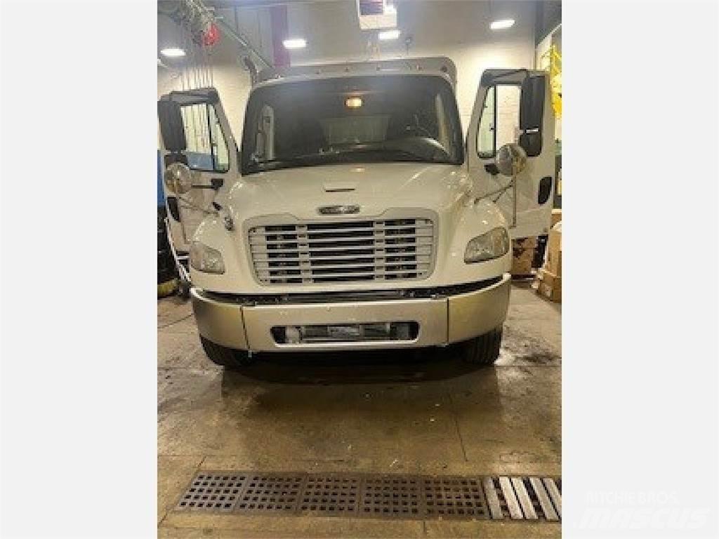 Freightliner M2106 Italszállító tehergépkocsik