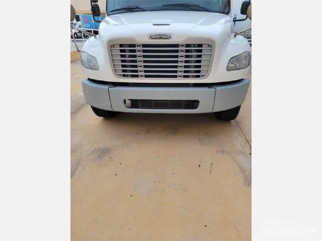 Freightliner M2106 Italszállító tehergépkocsik