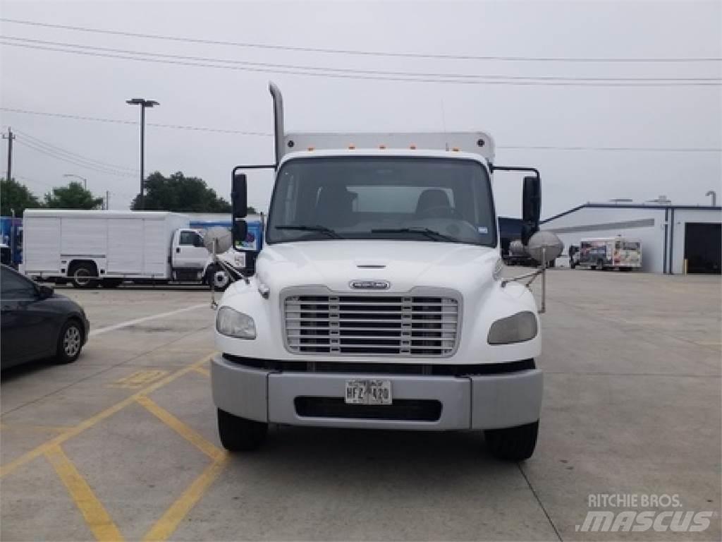 Freightliner M2106 Italszállító tehergépkocsik