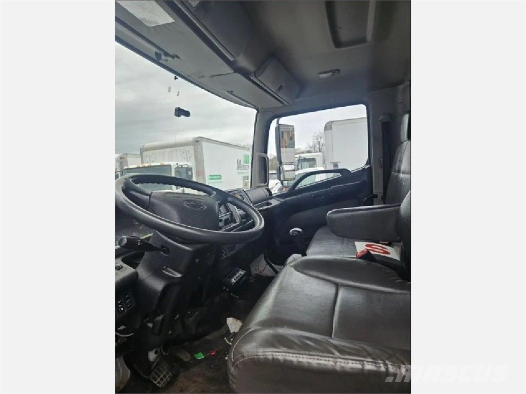 Hino 268 Dobozos teherautók
