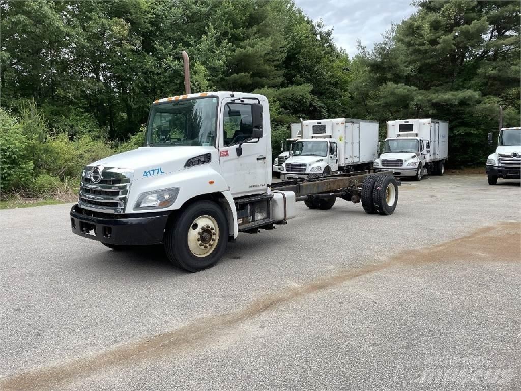 Hino 338 Fülkés alváz