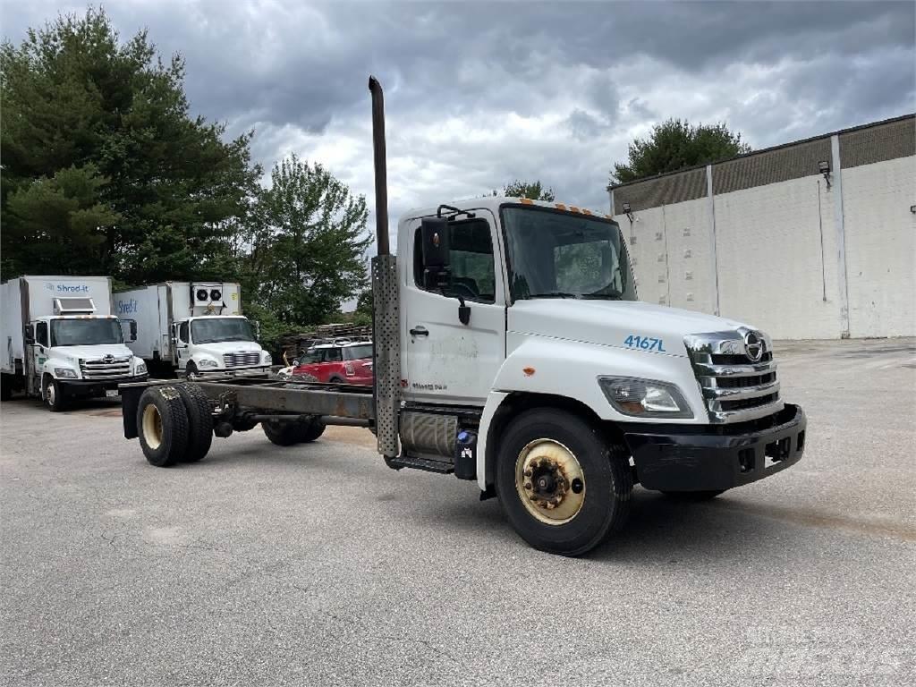 Hino 338 Fülkés alváz