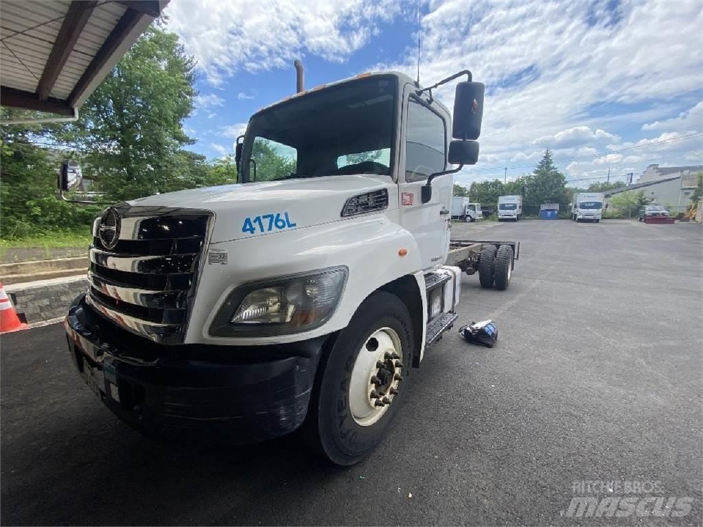 Hino 338 Fülkés alváz