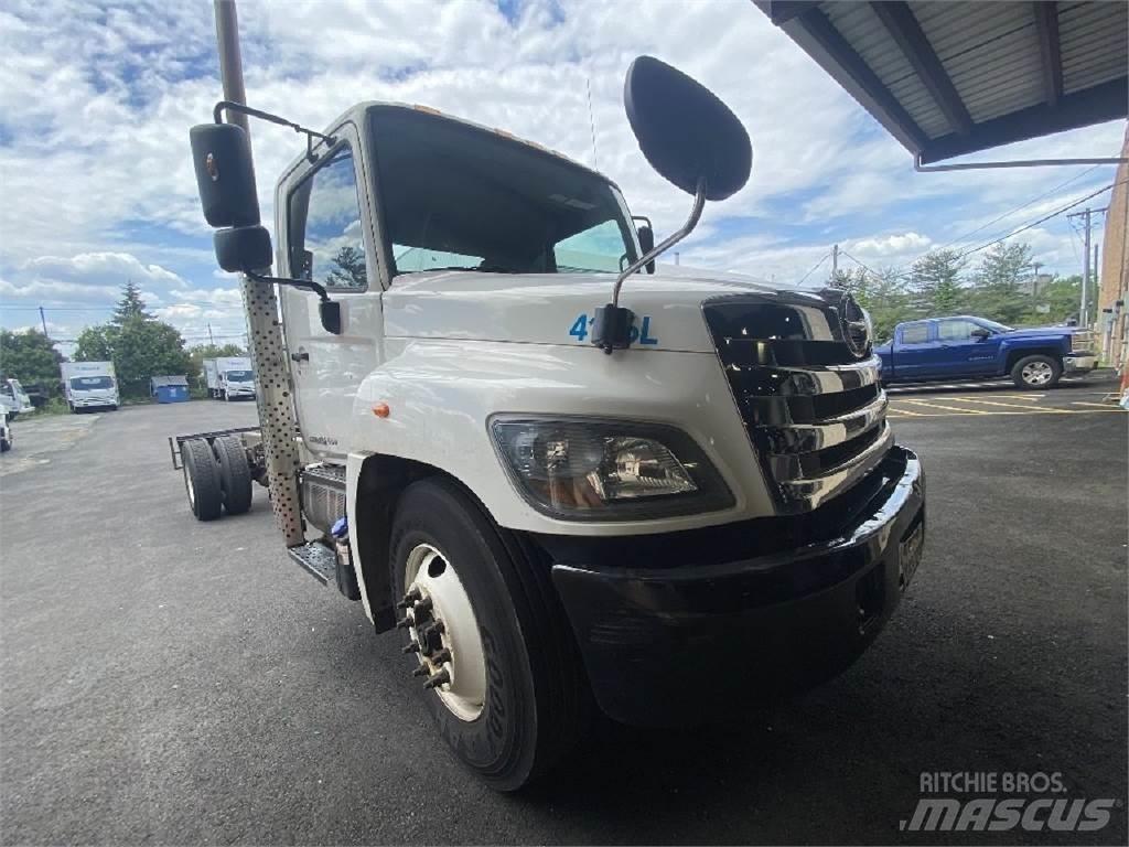 Hino 338 Fülkés alváz