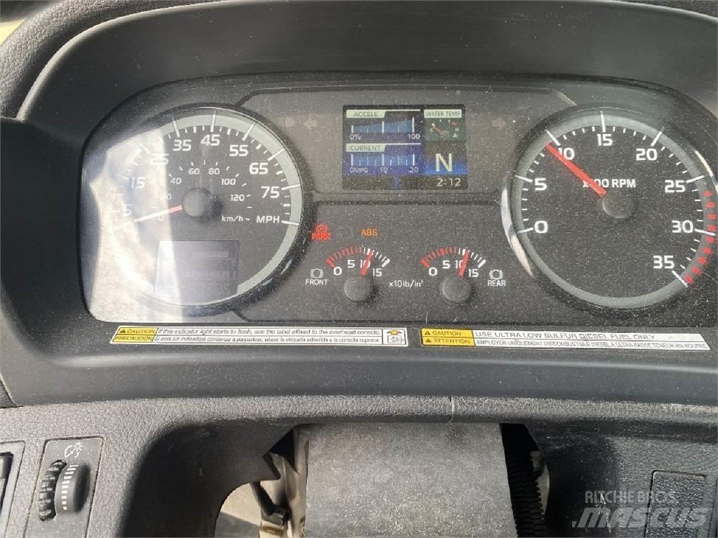 Hino 338 Fülkés alváz