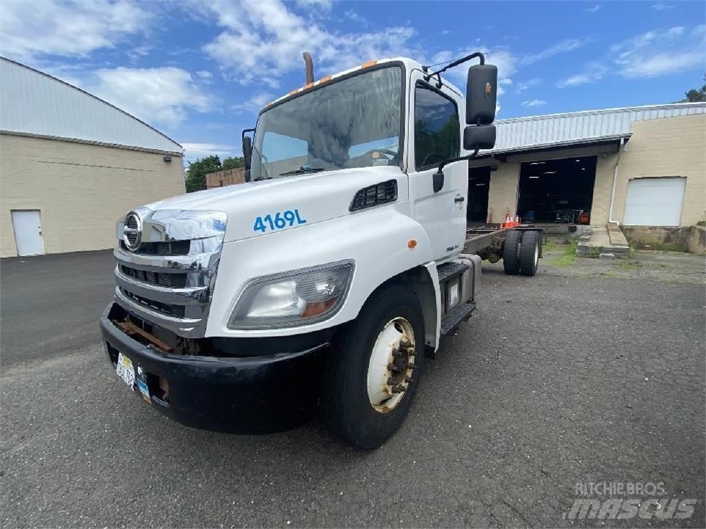 Hino 338 Fülkés alváz