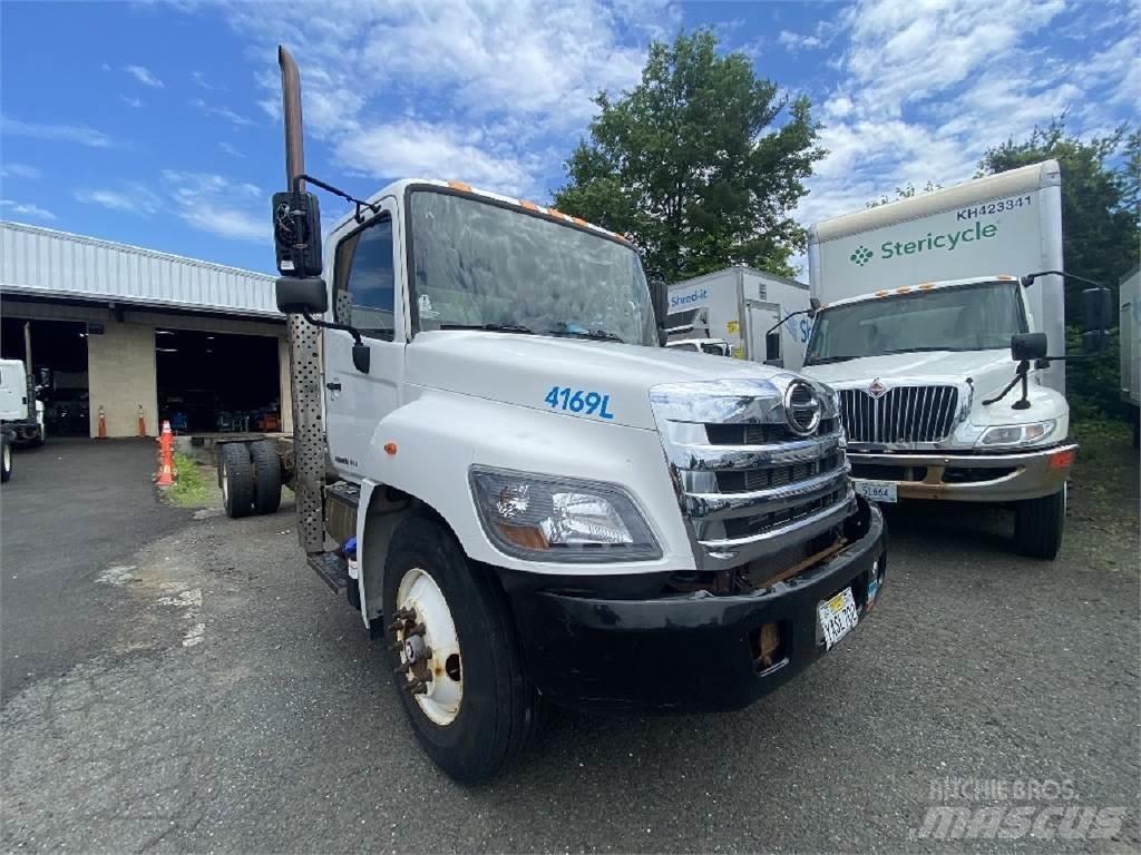 Hino 338 Fülkés alváz