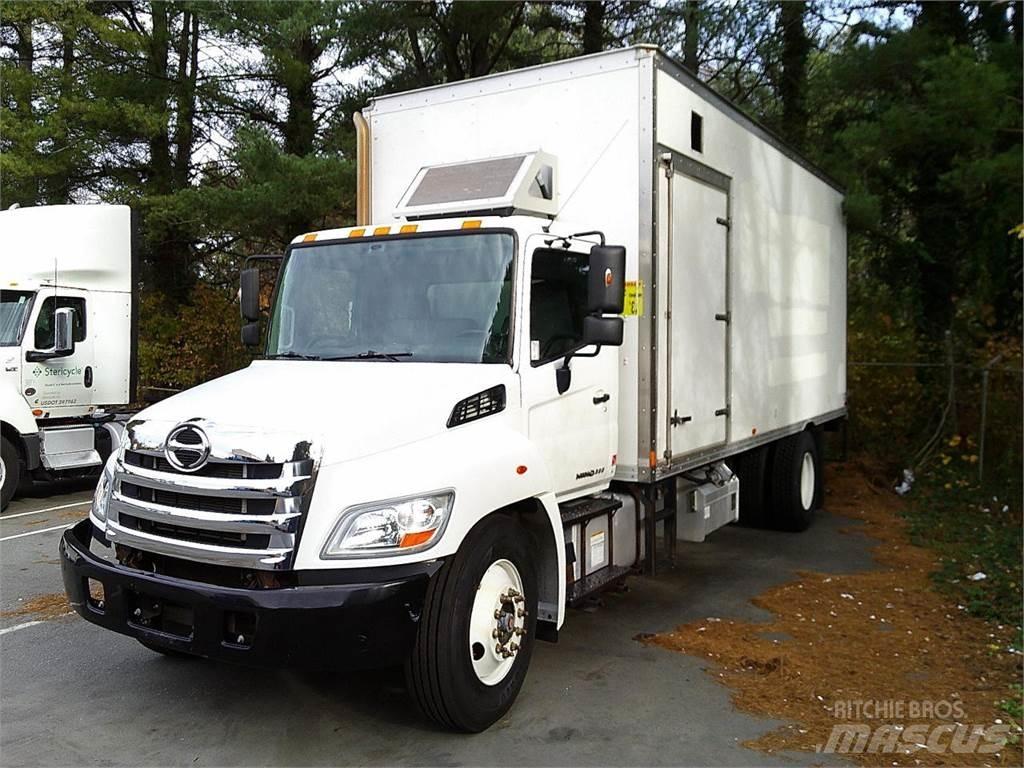 Hino 338 Dobozos teherautók