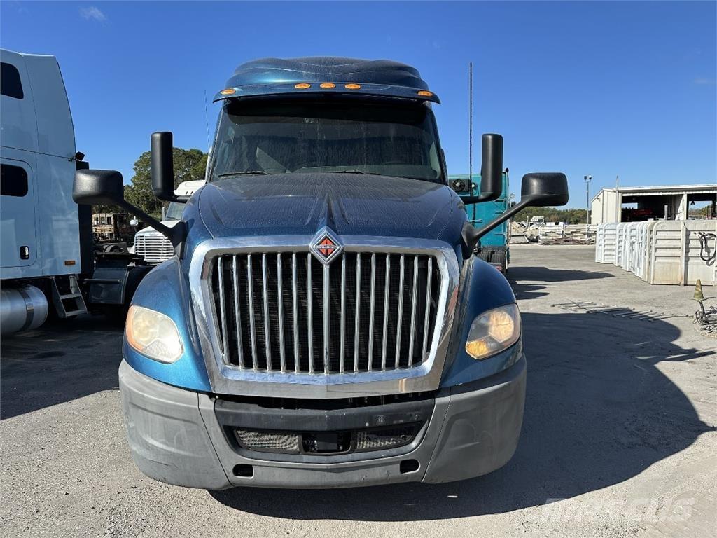 International LT625 Nyergesvontatók