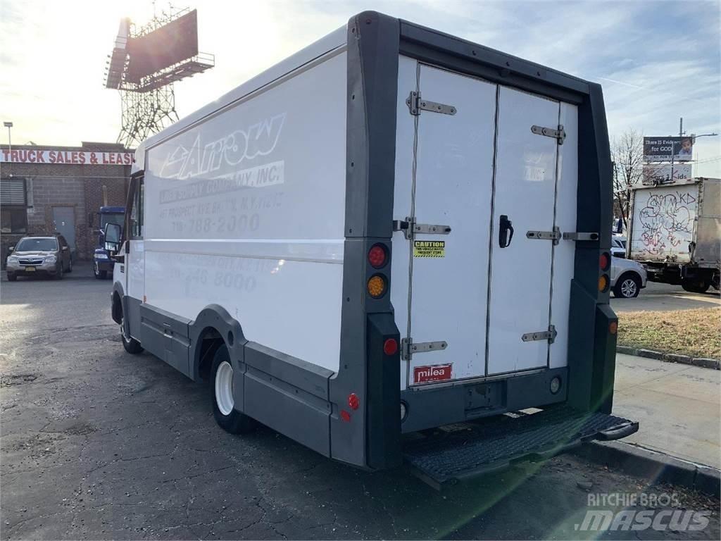 Isuzu Reach Dobozos
