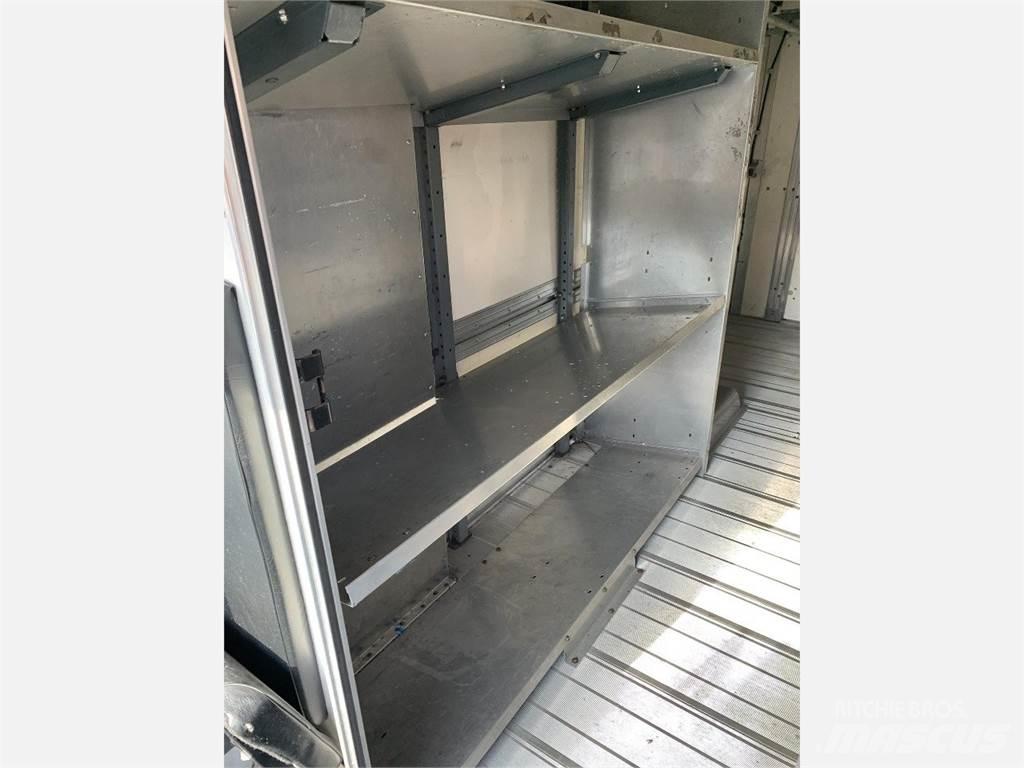Isuzu Reach Dobozos
