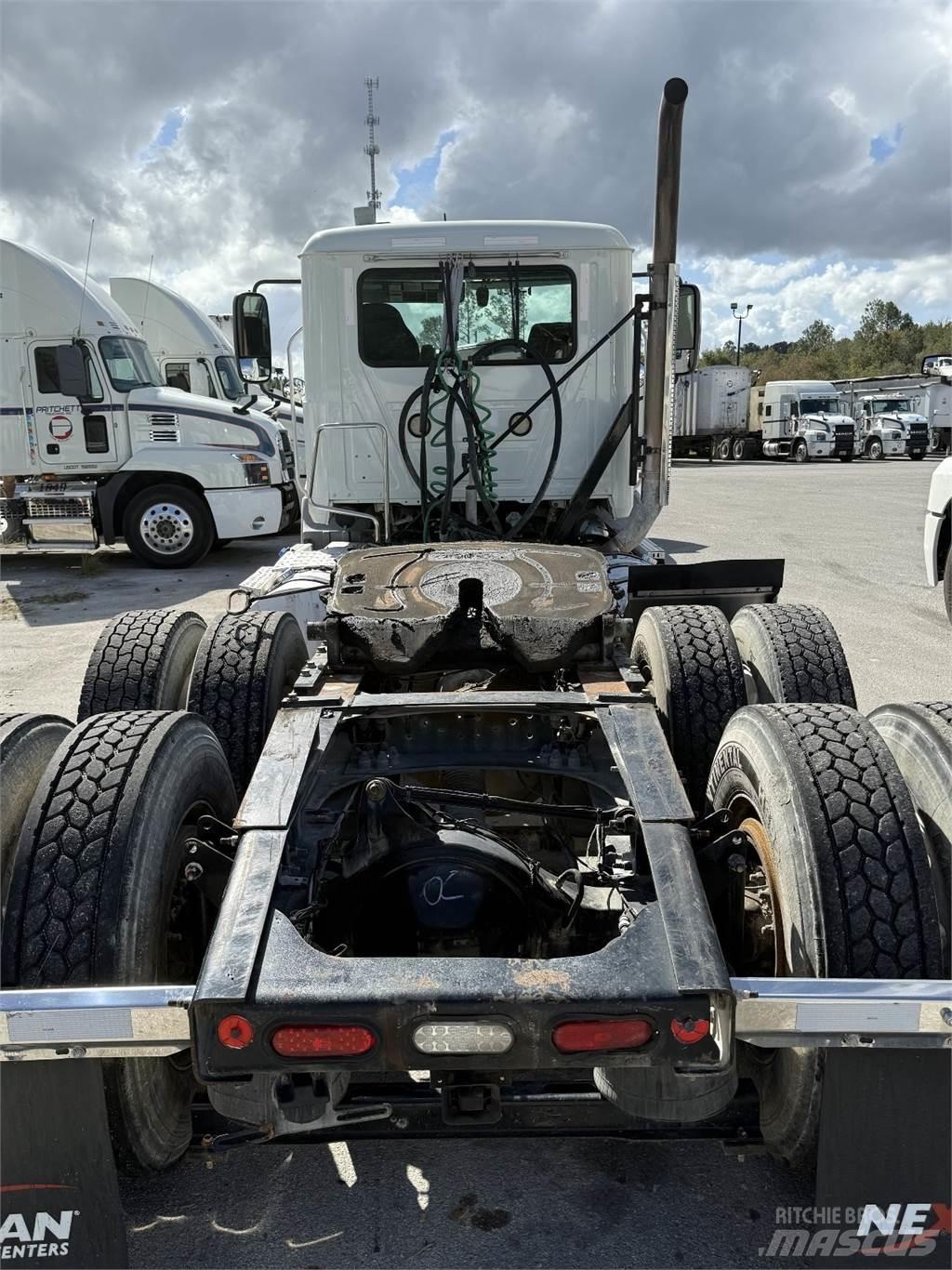 Mack AN64T Nyergesvontatók