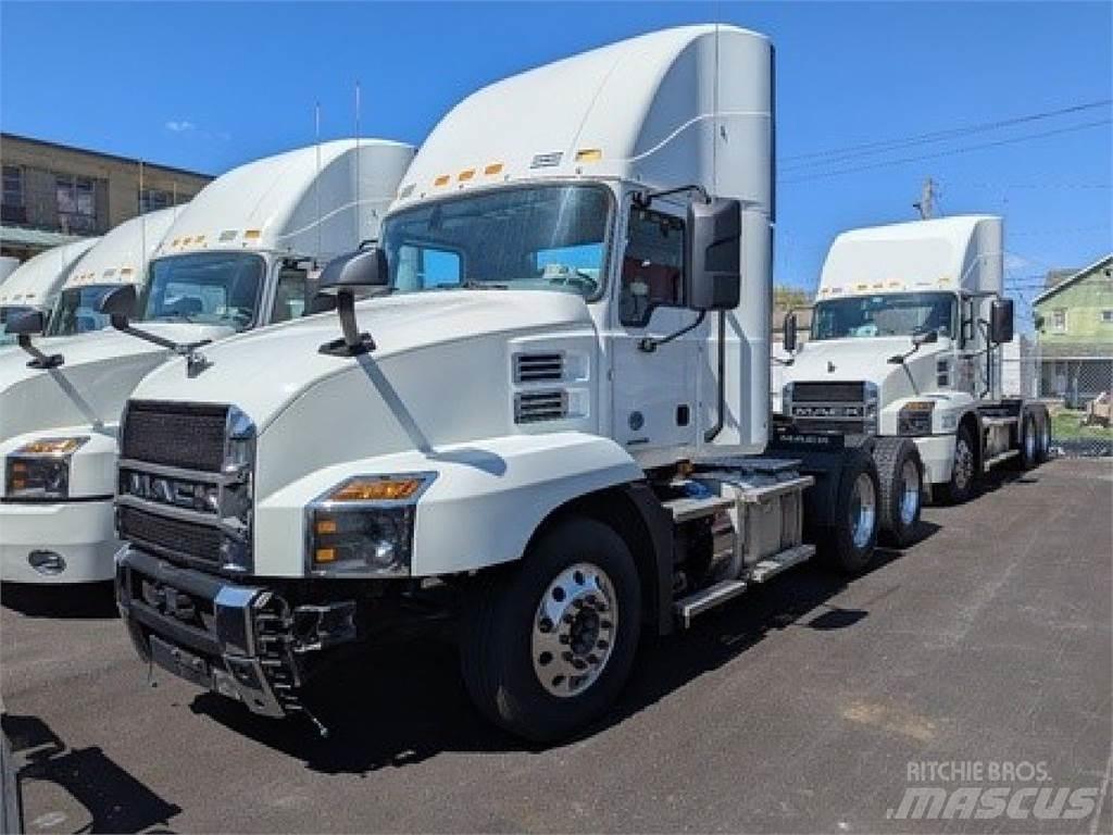 Mack AN64T Nyergesvontatók