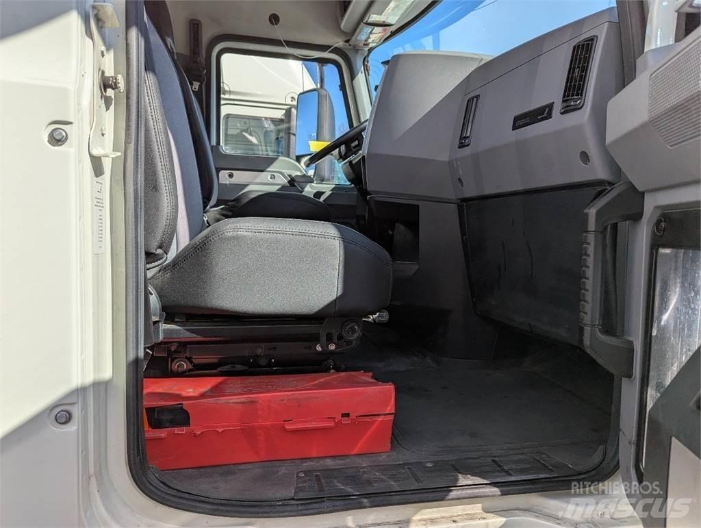 Mack AN64T Nyergesvontatók