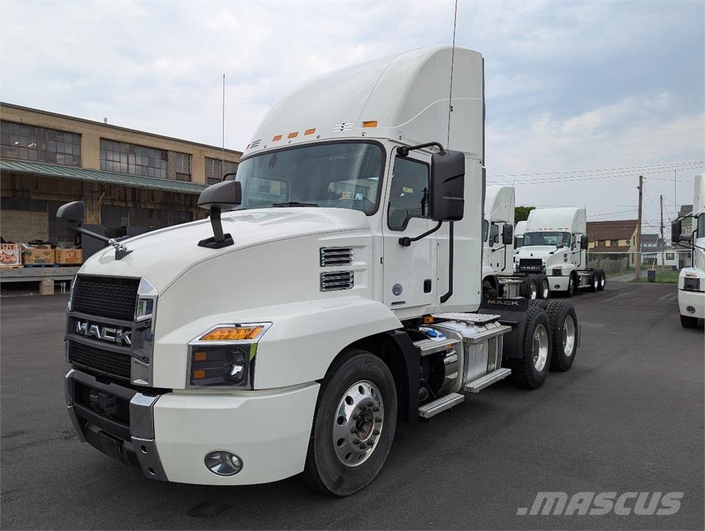 Mack AN64T Nyergesvontatók