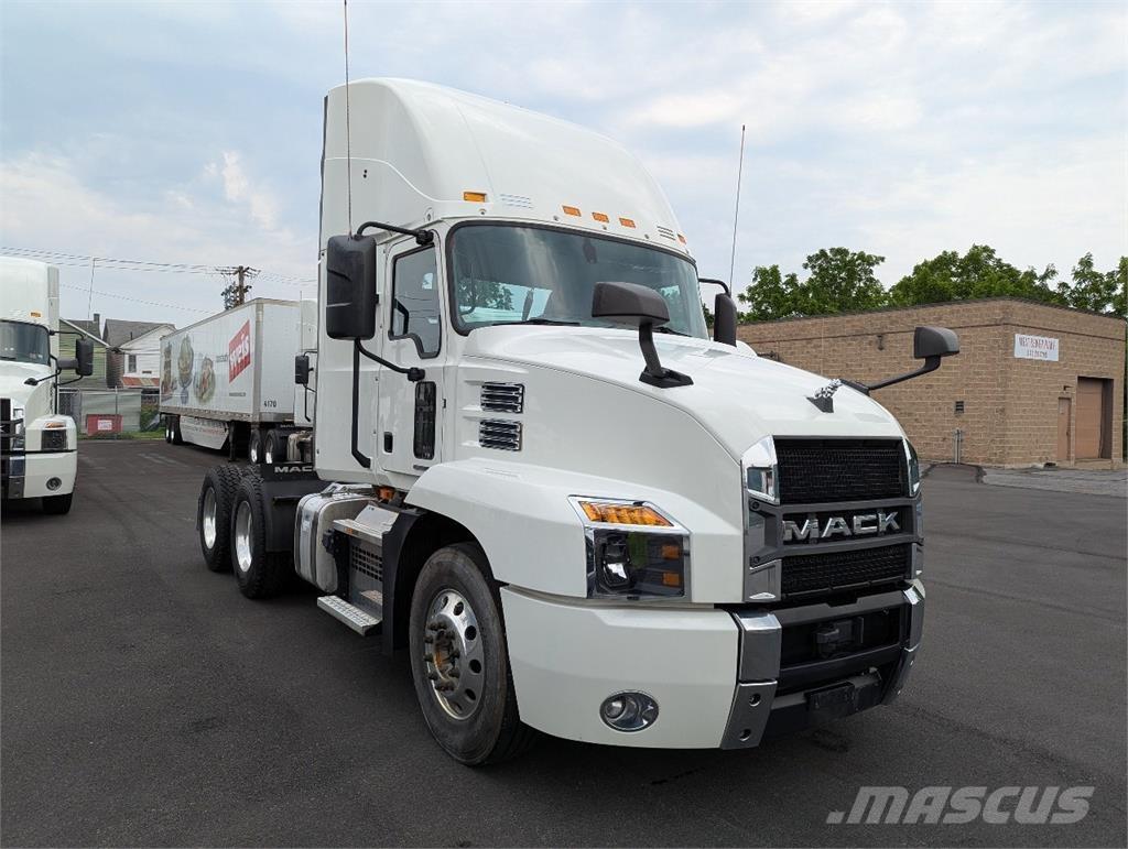 Mack AN64T Nyergesvontatók