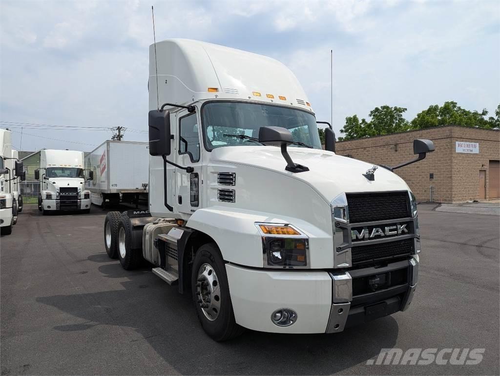Mack AN64T Nyergesvontatók