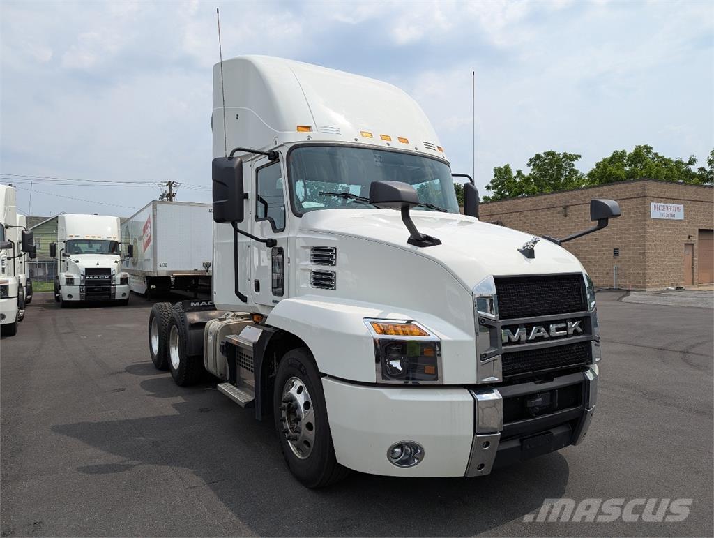 Mack AN64T Nyergesvontatók