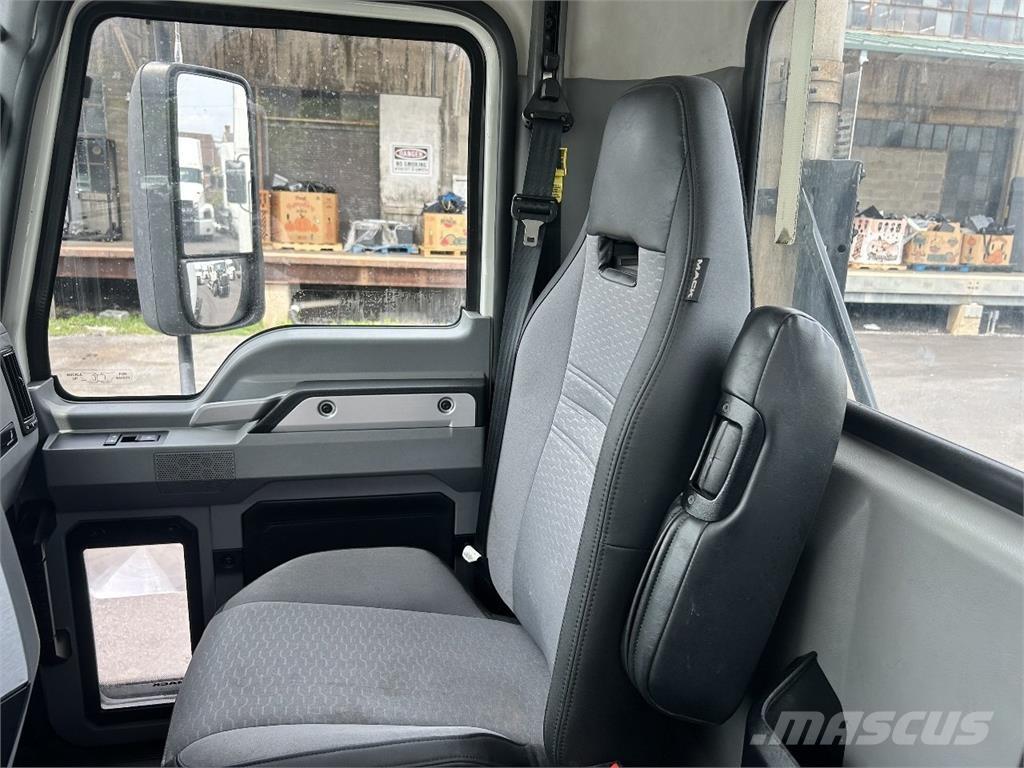 Mack AN64T Nyergesvontatók
