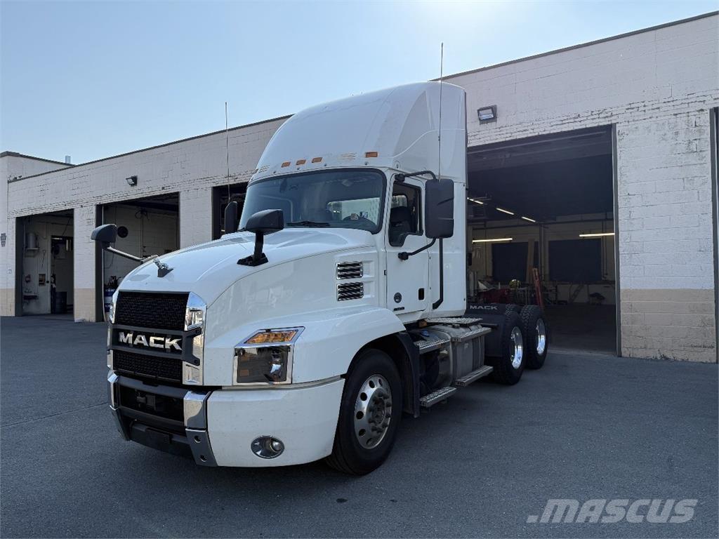 Mack AN64T Nyergesvontatók