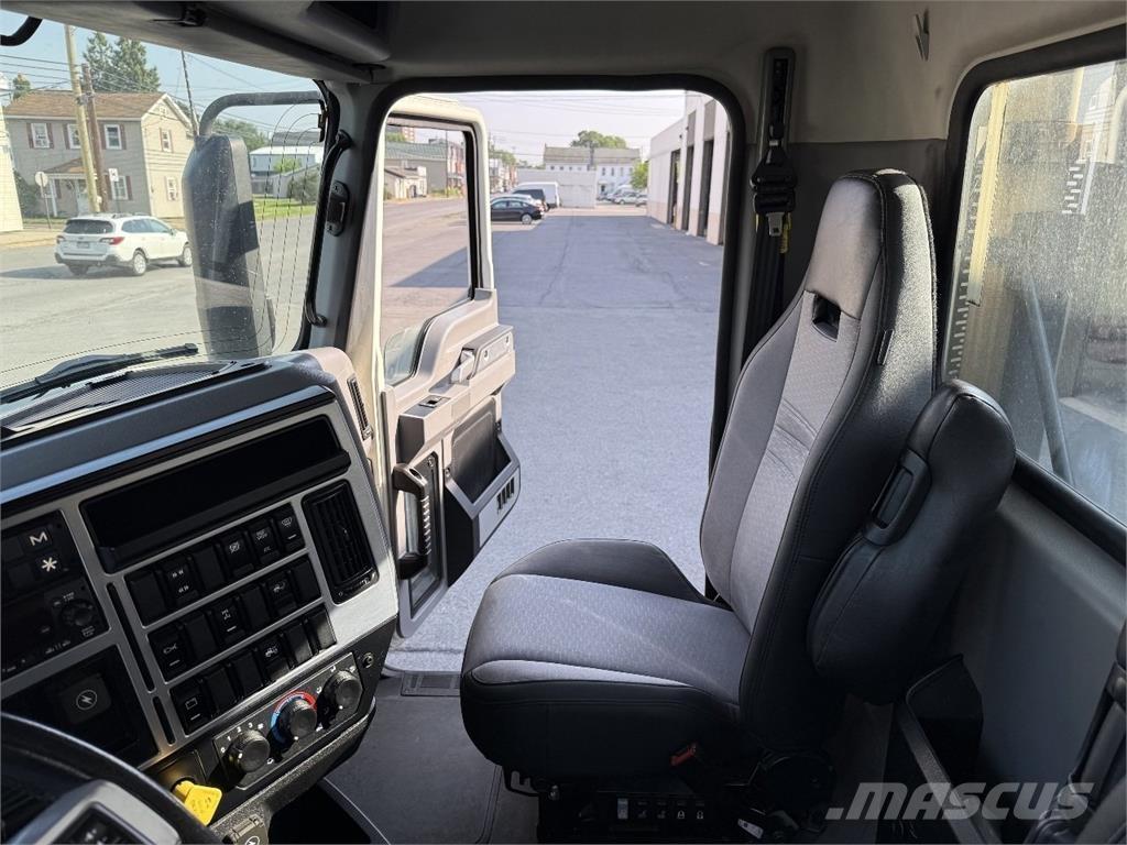 Mack AN64T Nyergesvontatók