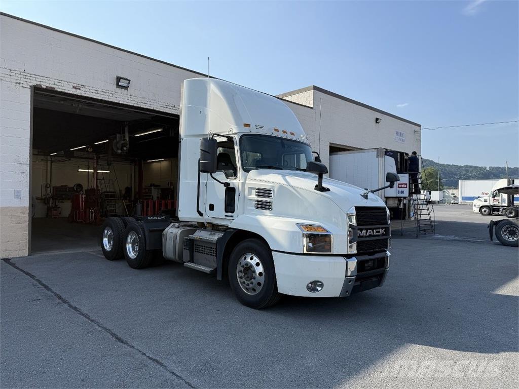 Mack AN64T Nyergesvontatók