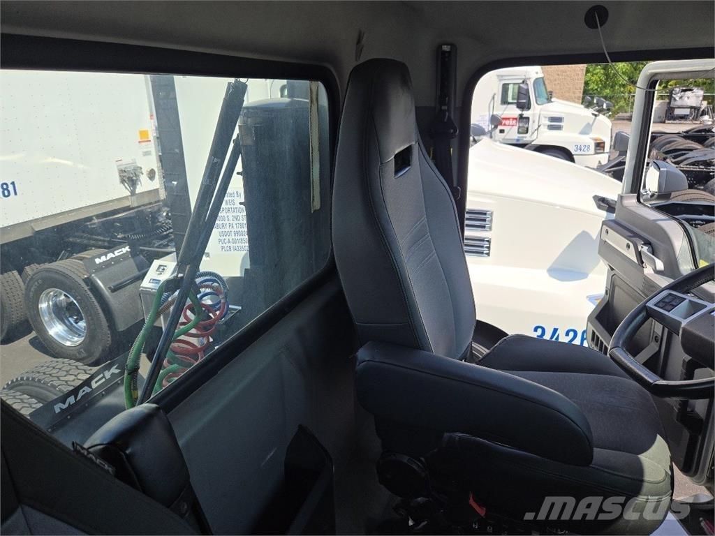 Mack AN64T Nyergesvontatók