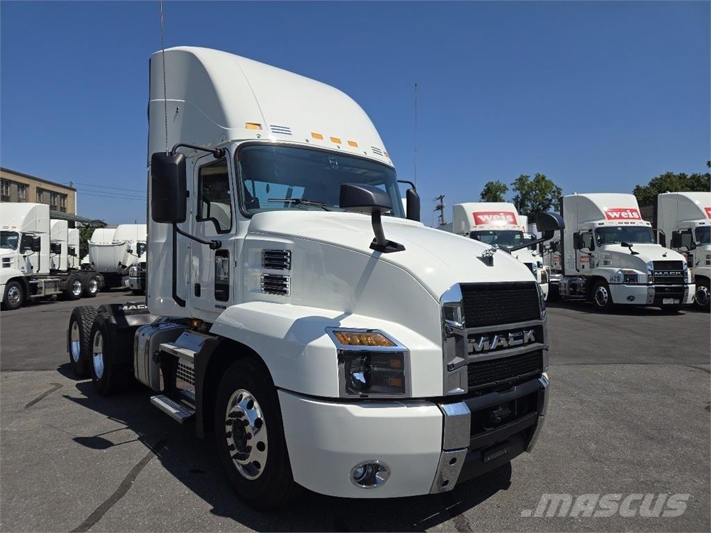 Mack AN64T Nyergesvontatók