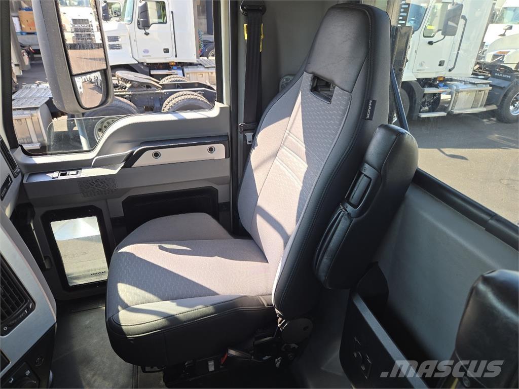 Mack AN64T Nyergesvontatók