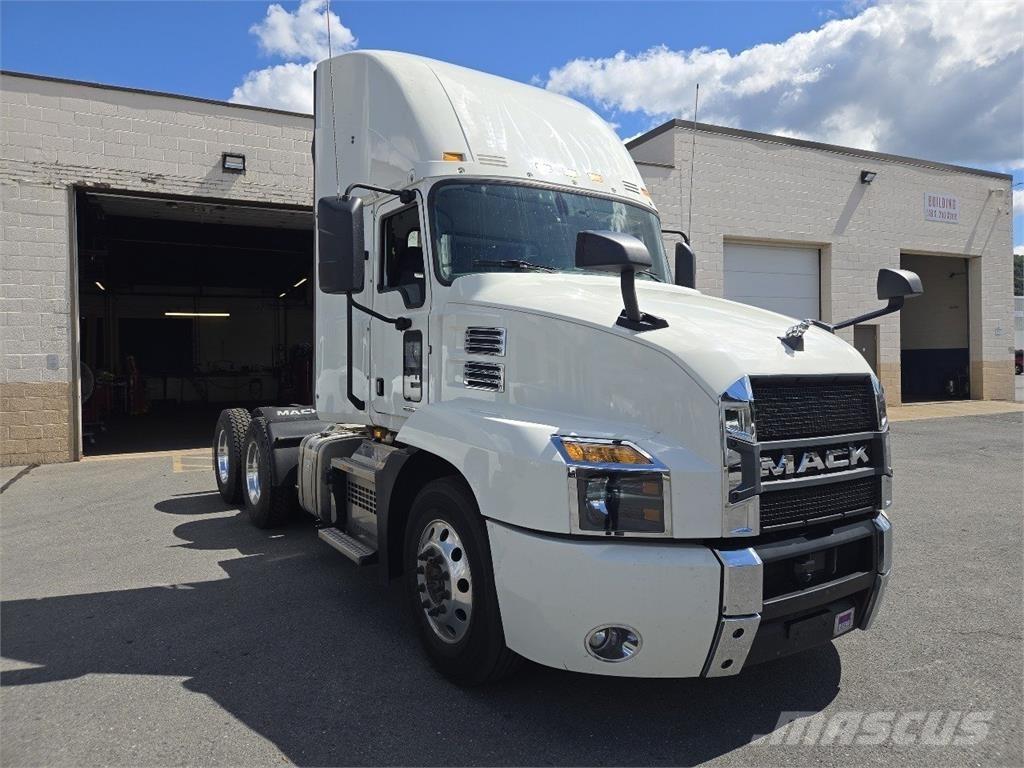 Mack AN64T Nyergesvontatók