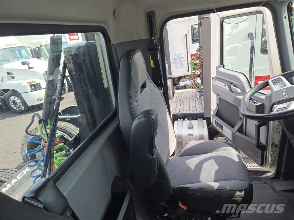 Mack AN64T Nyergesvontatók