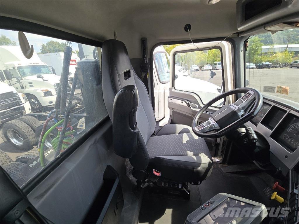Mack AN64T Nyergesvontatók