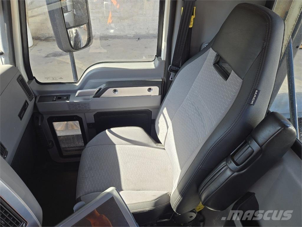 Mack AN64T Nyergesvontatók