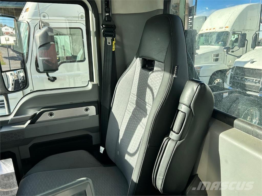 Mack AN64T Nyergesvontatók