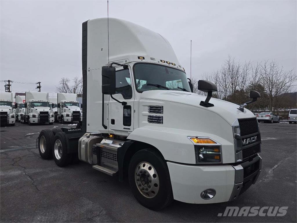 Mack AN64T Nyergesvontatók