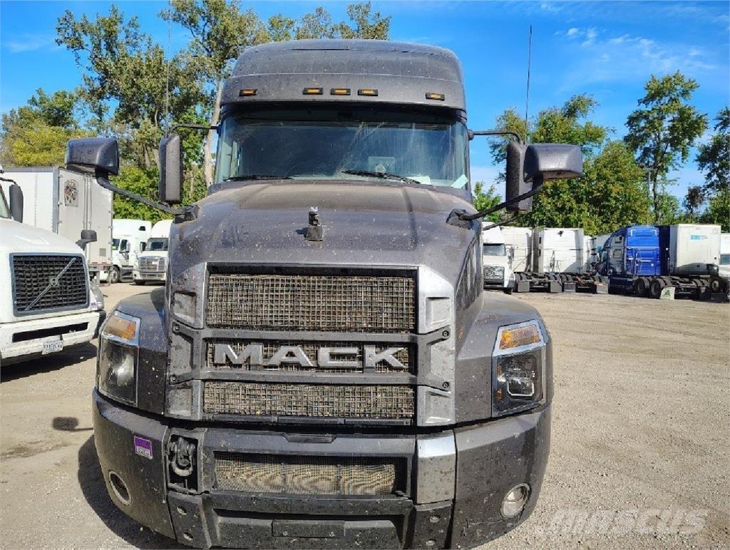 Mack Anthem 64T Nyergesvontatók