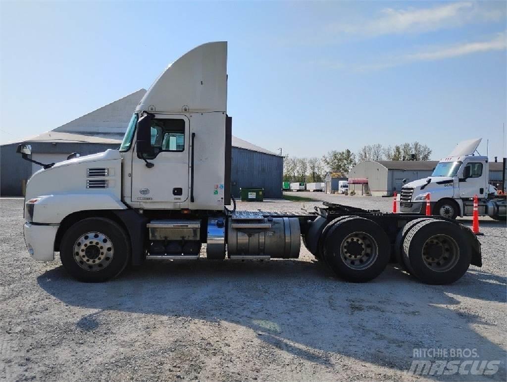 Mack Anthem AN64T Nyergesvontatók
