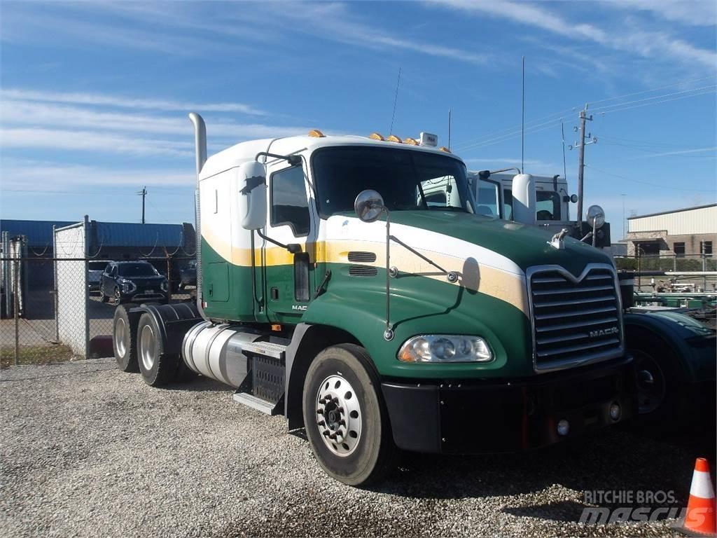 Mack CXU613 Nyergesvontatók