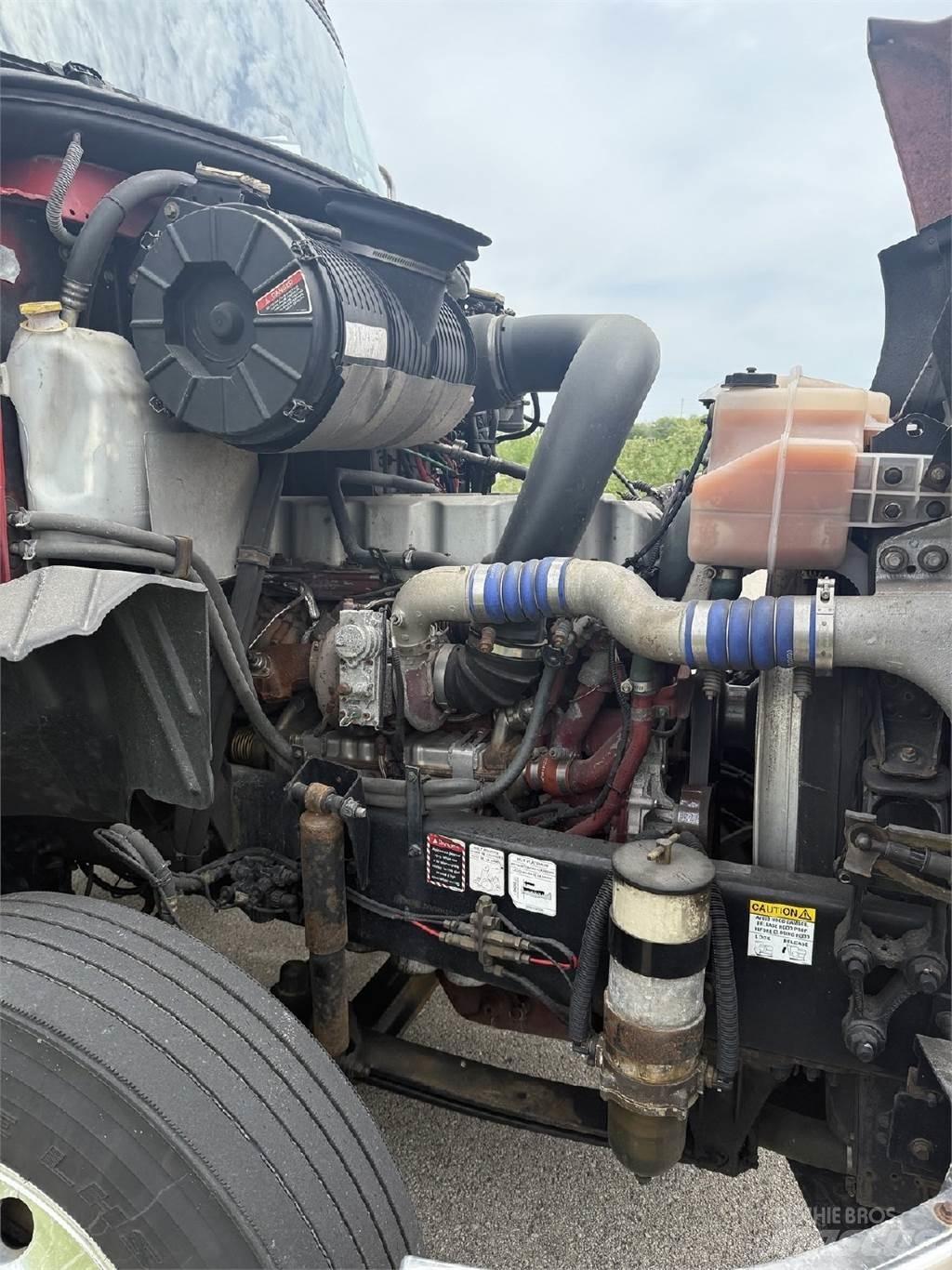 Mack CXU613 Nyergesvontatók