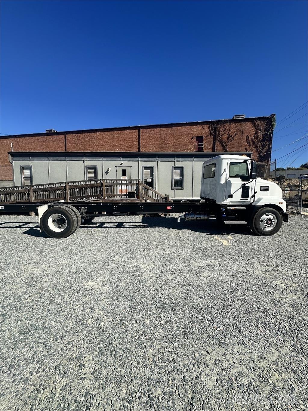 Mack MD6 Fülkés alváz