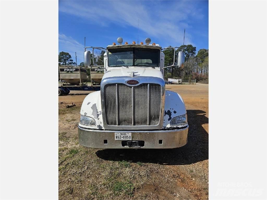 Peterbilt 384 Nyergesvontatók