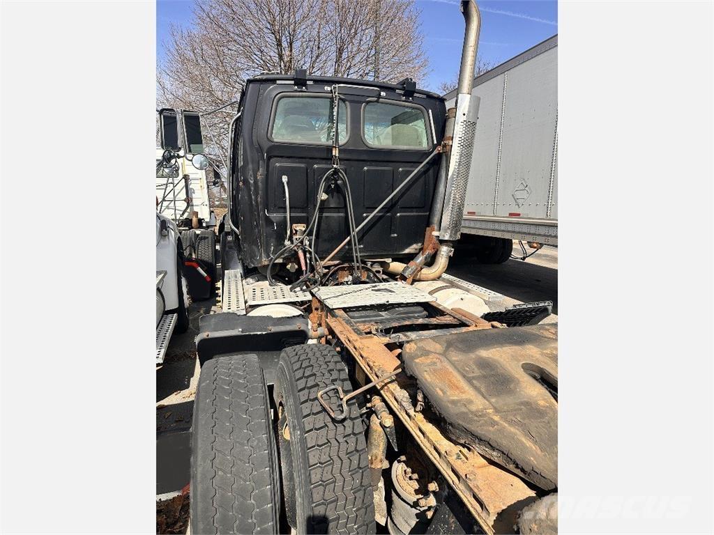 Sterling A9500 Nyergesvontatók