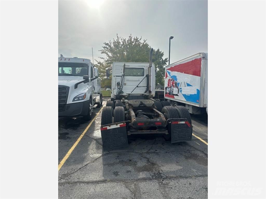 Volvo VNL300 Nyergesvontatók