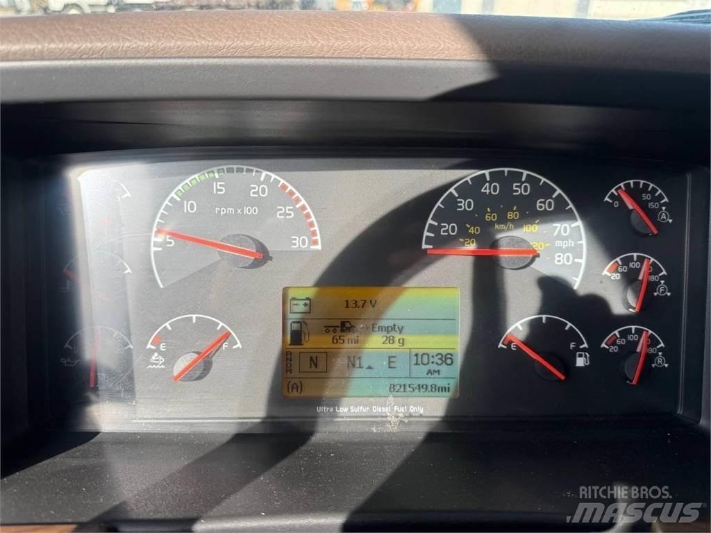 Volvo VNL670 Nyergesvontatók