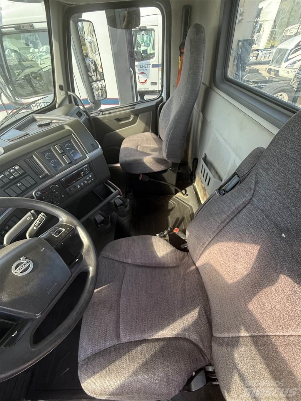 Volvo VNR64T300 Nyergesvontatók