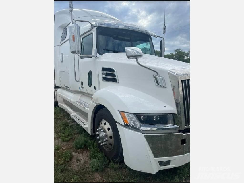 Western Star 5700XE Nyergesvontatók