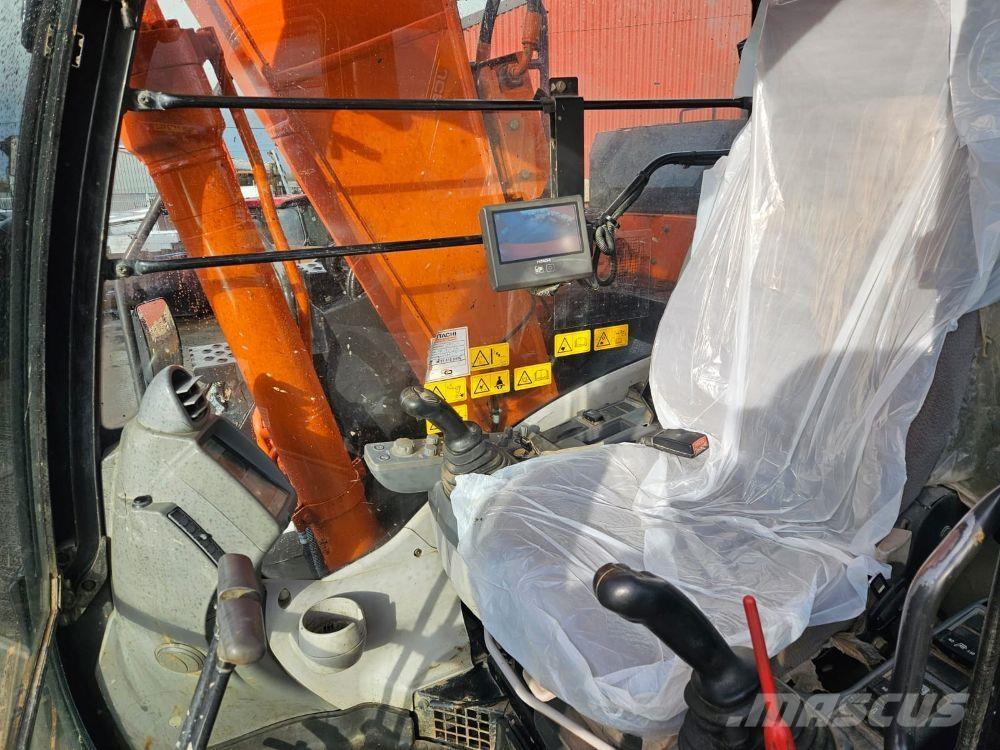 Hitachi ZX135 Lánctalpas kotrók